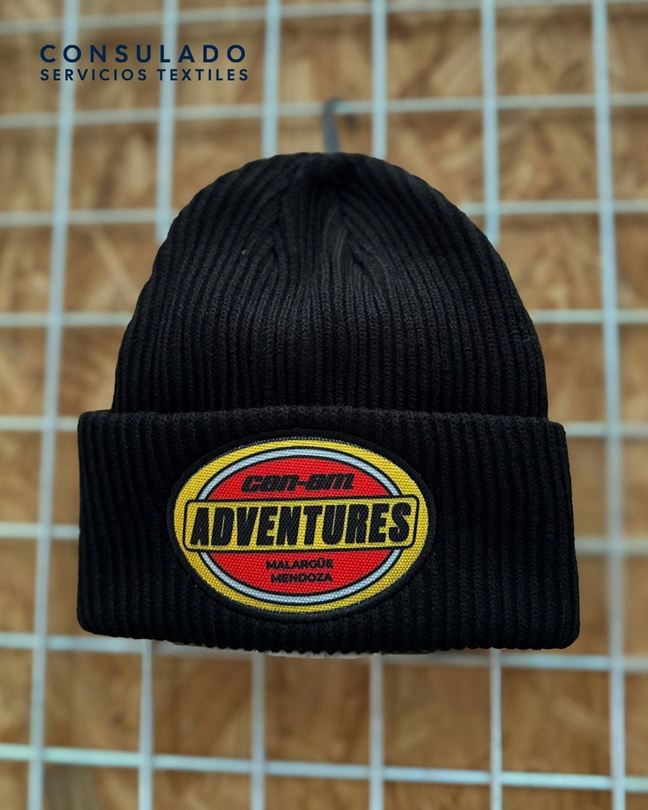 Gorro Can-Am Adventures con parche textil