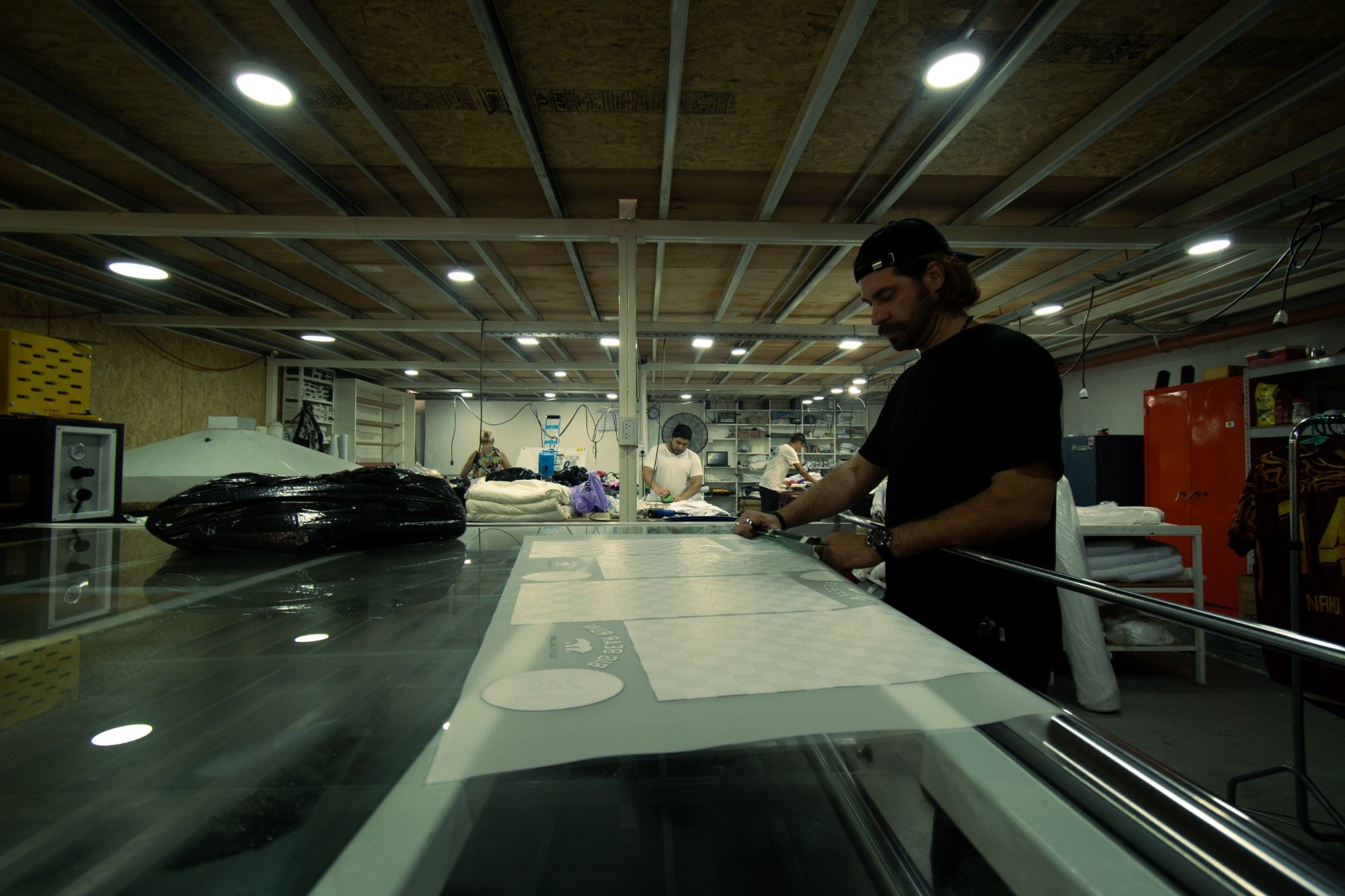El taller de Consulado Servicios Textiles en plena producción